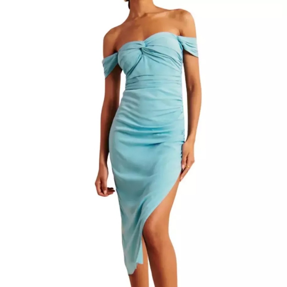 NWOT Abercrombie & Fitch Size M Baby Blue  Off-The-Shoulder Ruched Midi Dress